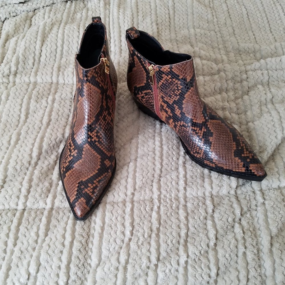 Marc Fisher Woman's 8m low boots NWT